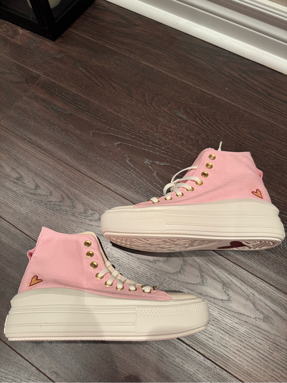 Converse NEW Women’s Valentines Day Sneakers - Picture 5 of 11